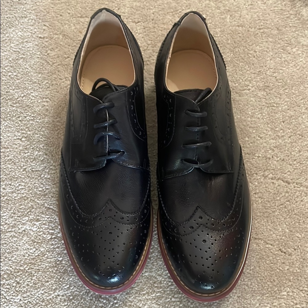 Women's Perforated Classic Lace-up Oxfords